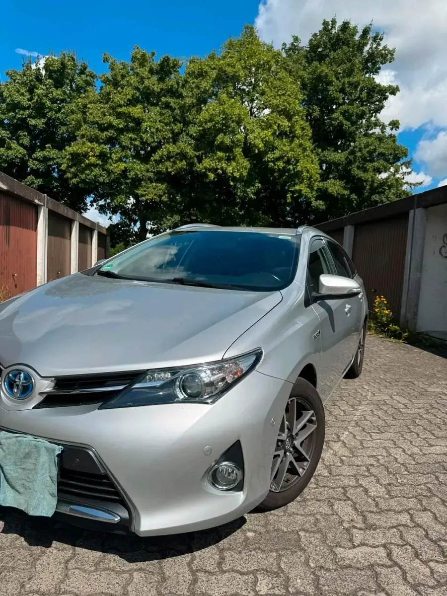 Gebraucht Toyota Auris 109 PS (80 kW) 2015 Silber Kombi