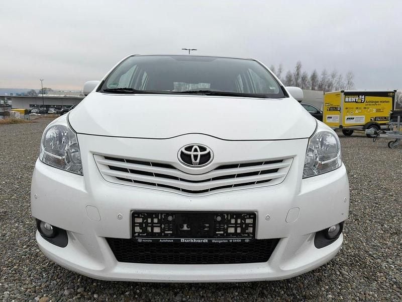 Gebraucht Toyota Verso Edition 126 PS (92 kW) 2010 Weiß Van / Kleinbus