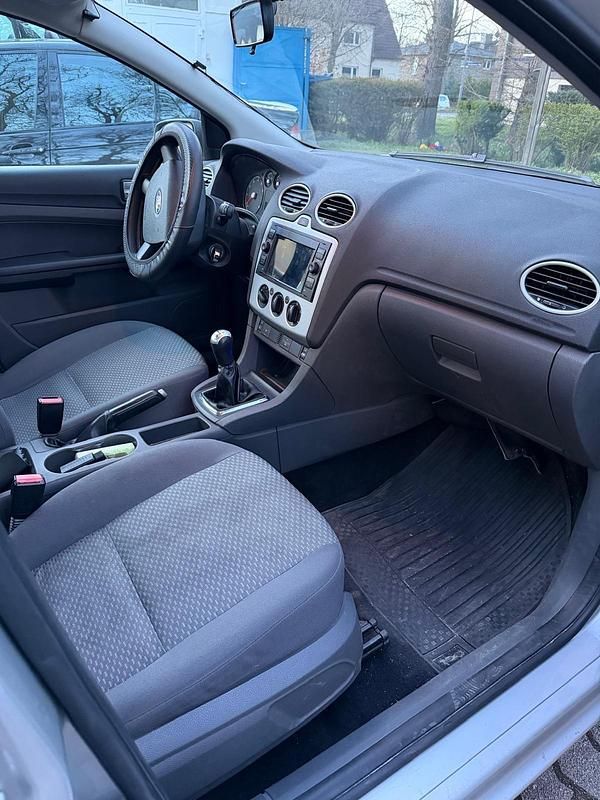 Gebraucht Ford Focus 74 PS (54 kW) 2005 Grau Kleinwagen