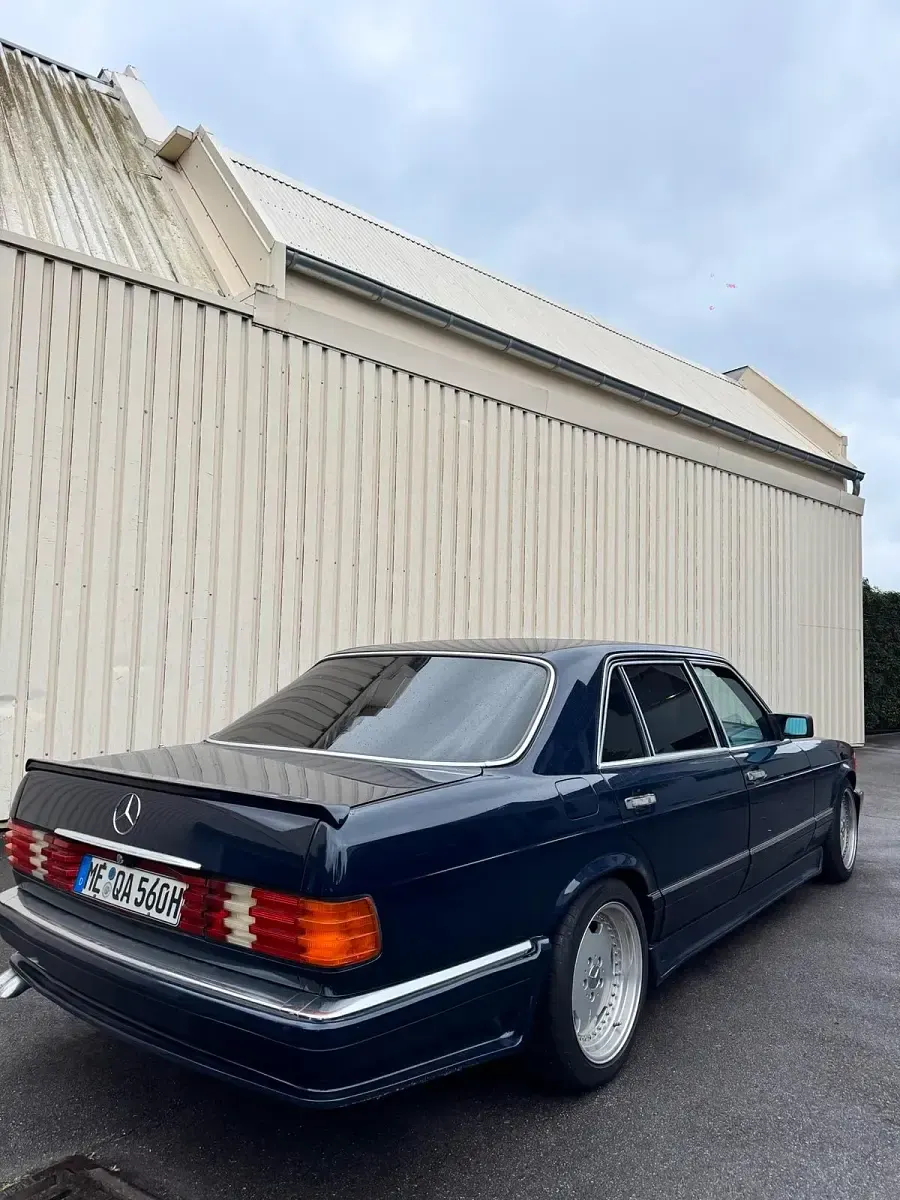 Gebraucht Mercedes 560 300 PS (220 kW) 1990 Blau Limousine