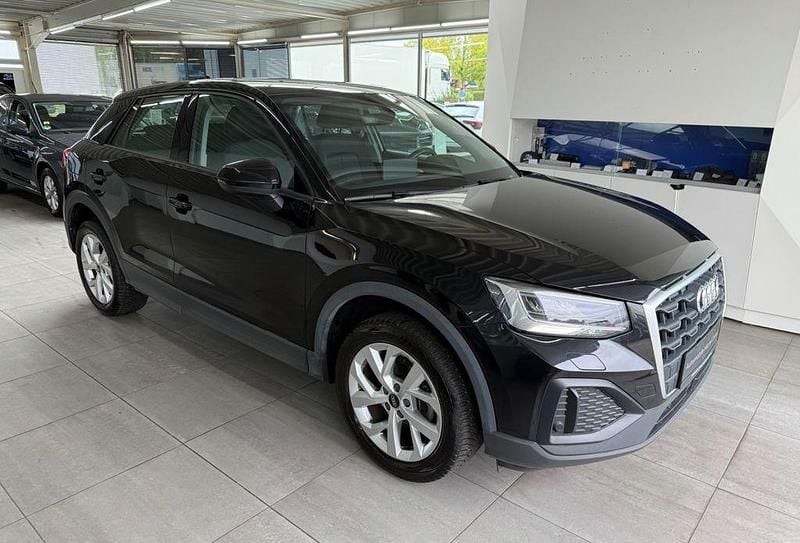 Mythosschwarz metallic Gebraucht 2022 Audi Q2 Sport SUV | 18.290 € (Superpreis) - Bild 1/4