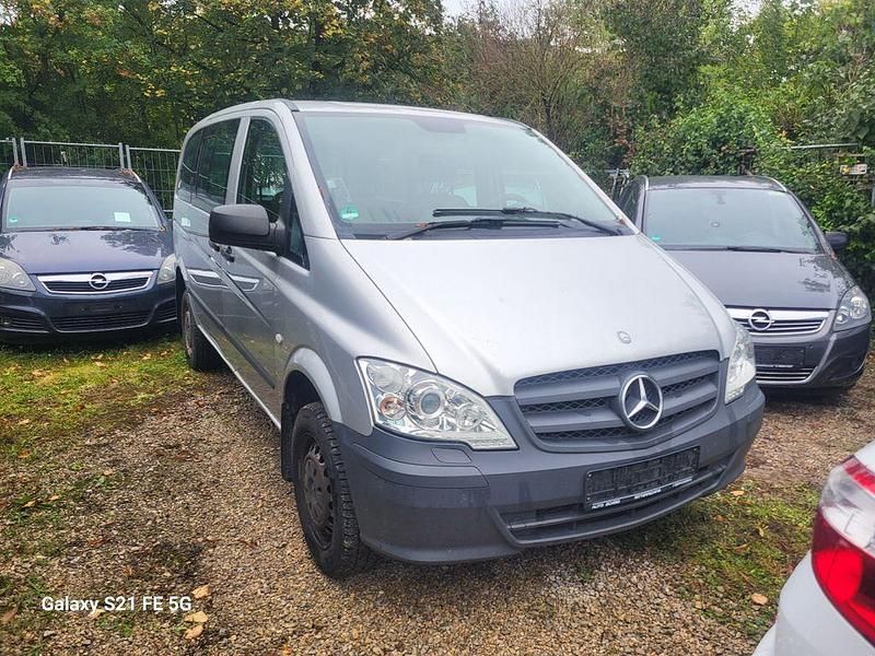 Silber Gebraucht 2011 Mercedes Viano Van / Kleinbus | 9.500 € (Fairer Preis) - Bild 1/4