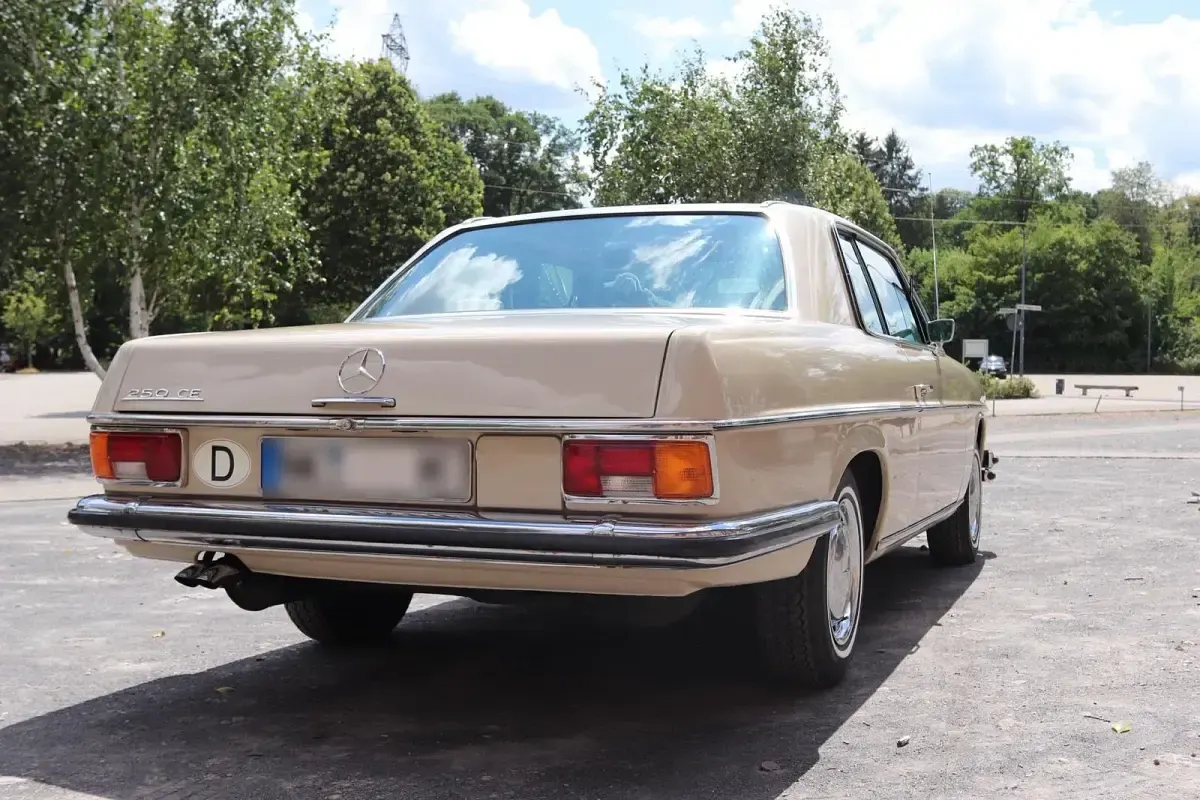 Gebraucht Mercedes W114 150 PS (110 kW) 1969 Beige Coupé