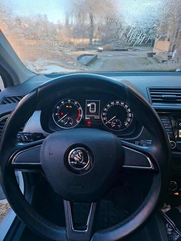 Weiß Gebraucht 2018 Skoda Fabia Kombi | 11.000 € (Fairer Preis) - Bild 1/4