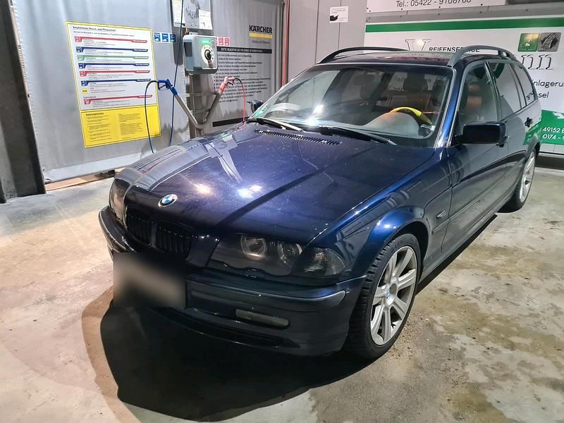 Gebraucht BMW 320 170 PS (125 kW) 2001 Blau Kombi