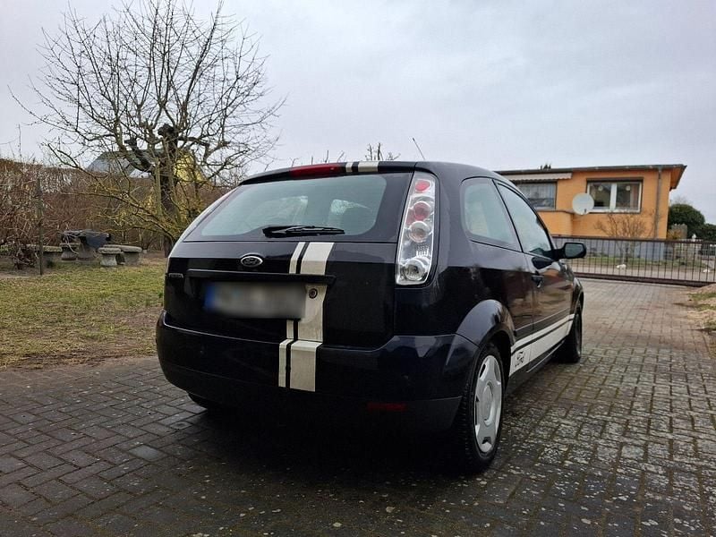 Gebraucht Ford Fiesta 60 PS (44 kW) 2004 Schwarz Kleinwagen