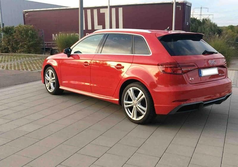 Gebraucht Audi A3 S-Line 131 PS (96 kW) 2019 Rot Limousine
