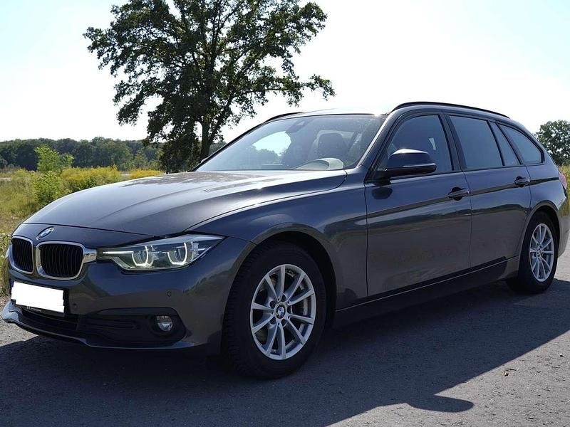 Grau Gebraucht 2019 BMW 320 Efficient Dynamics Kombi | 13.500 € (Superpreis) - Bild 1/4