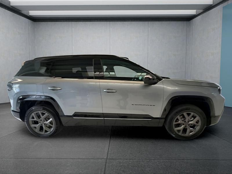 Neu Jeep Compass 145 PS (106 kW) 2025 Grau SUV