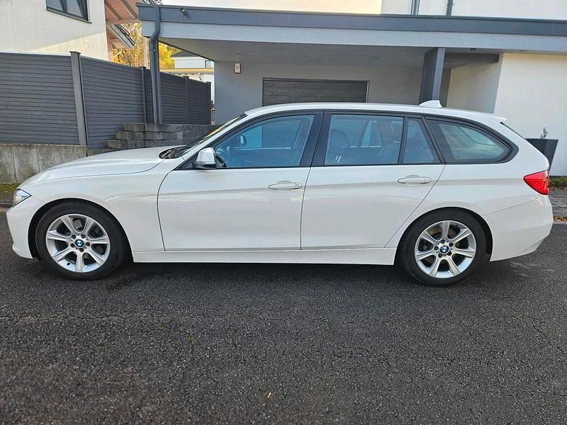 Gebraucht BMW 330 Sport Line 258 PS (189 kW) 2014 Weiß Kombi