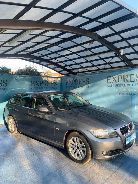 Gebraucht BMW 325 Sport Line 218 PS (160 kW) 2009 Grau Kombi