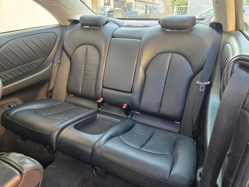 Gebraucht Mercedes CLK280 231 PS (169 kW) 2007 Silber Coupé