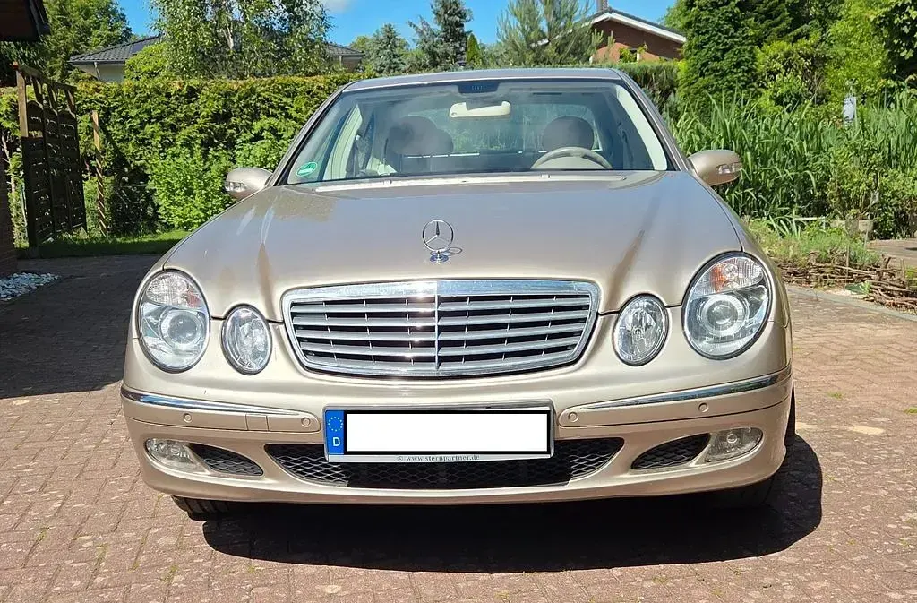 Gebraucht Mercedes E240 Elegance 177 PS (130 kW) 2002 Gold Limousine