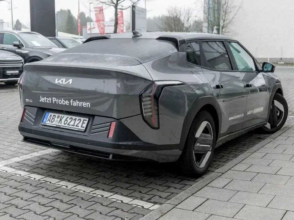 Gebraucht Kia EV4 Earth 150 kW (204 PS) 2025 Wolfgrau metallic Kleinwagen