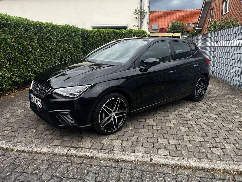 Schwarz Gebraucht 2021 Seat Ibiza FR Limousine | 15.999 € (Fairer Preis) - Bild 1/4