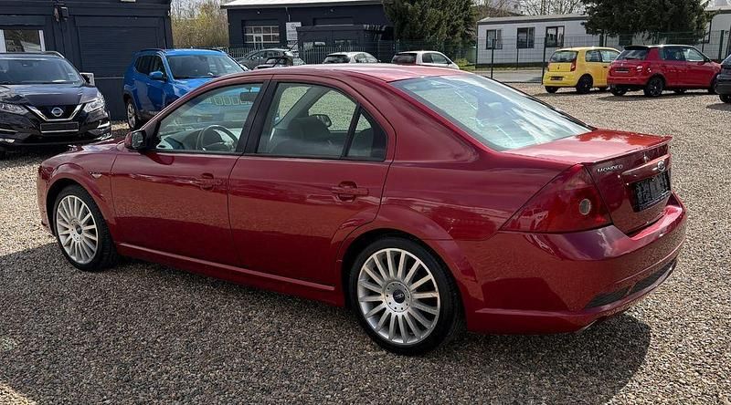 Gebraucht Ford Mondeo ST 226 PS (166 kW) 2002 Rot Limousine
