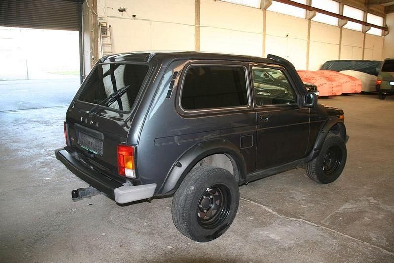 Gebraucht Lada Urban 83 PS (61 kW) 2019 Grau SUV