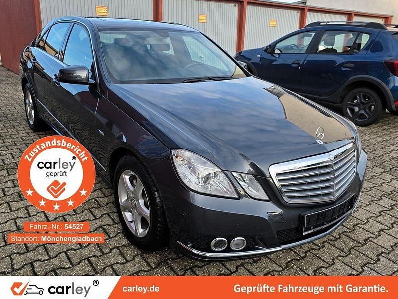 Grau Gebraucht 2011 Mercedes E220 Limousine | 16.550 € (Fairer Preis) - Bild 1/4