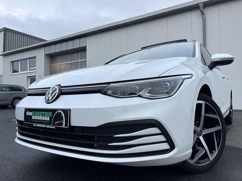 Weiß Gebraucht 2022 VW Golf VIII Life Kombi | 24.860 € (Fairer Preis) - Bild 1/4