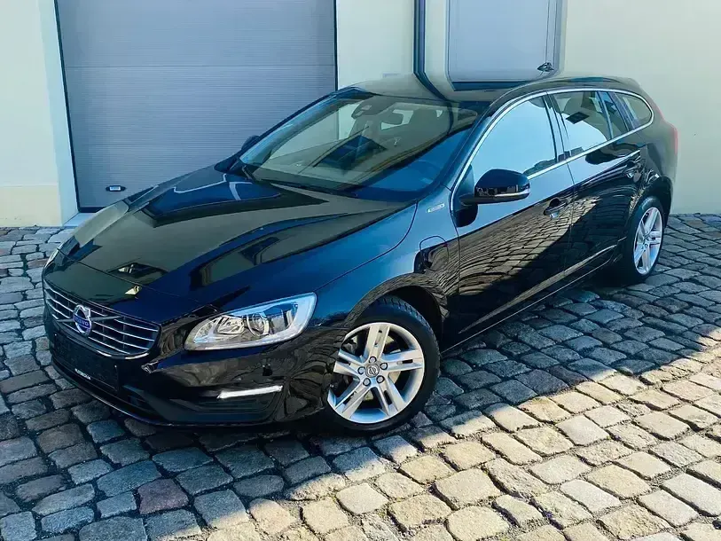 Second-hand Volvo V60 Momentum 288 CP (211 kW) 2017 Negru Break