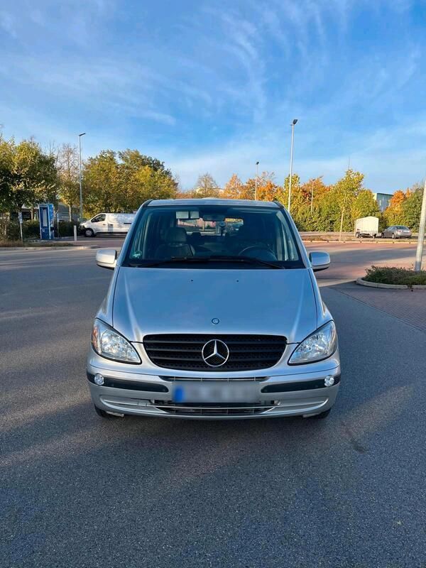 Grau Gebraucht 2010 Mercedes Vito Van / Kleinbus | 9.900 € - Bild 1/4