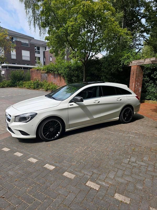Weiß Gebraucht 2015 Mercedes CLA200 Shooting Brake Kombi | 12.999 € (Superpreis) - Bild 1/4