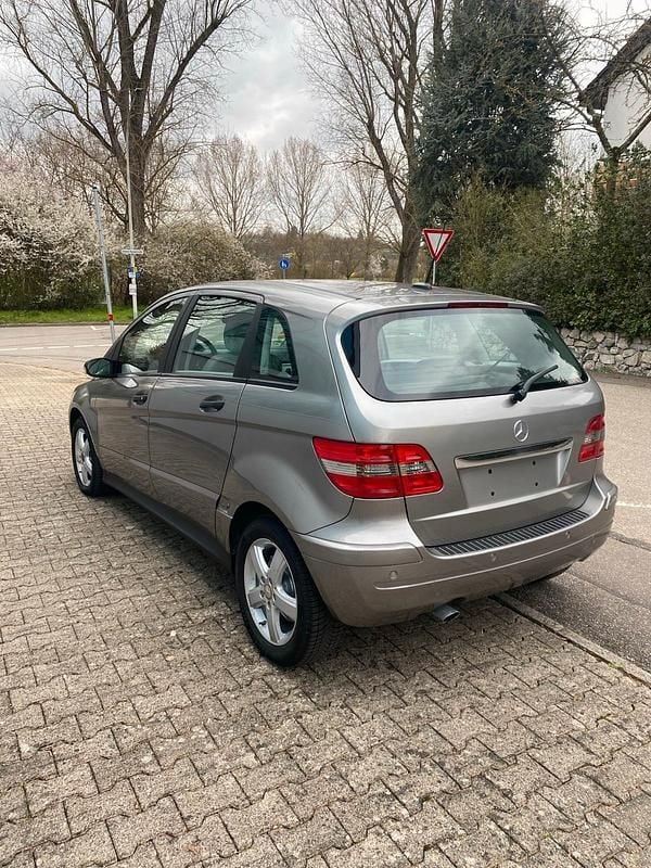 Gebraucht Mercedes B200 136 PS (100 kW) 2007 Grau Van / Kleinbus