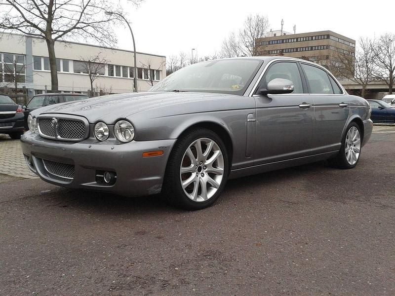 Grau Gebraucht 2008 Jaguar XJ Executive Limousine | 10.234 € (Superpreis) - Bild 1/4