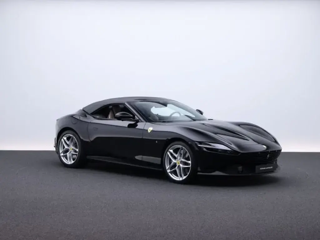 Second-hand Ferrari Roma 620 CP (456 kW) 2024 Negru Cabrio