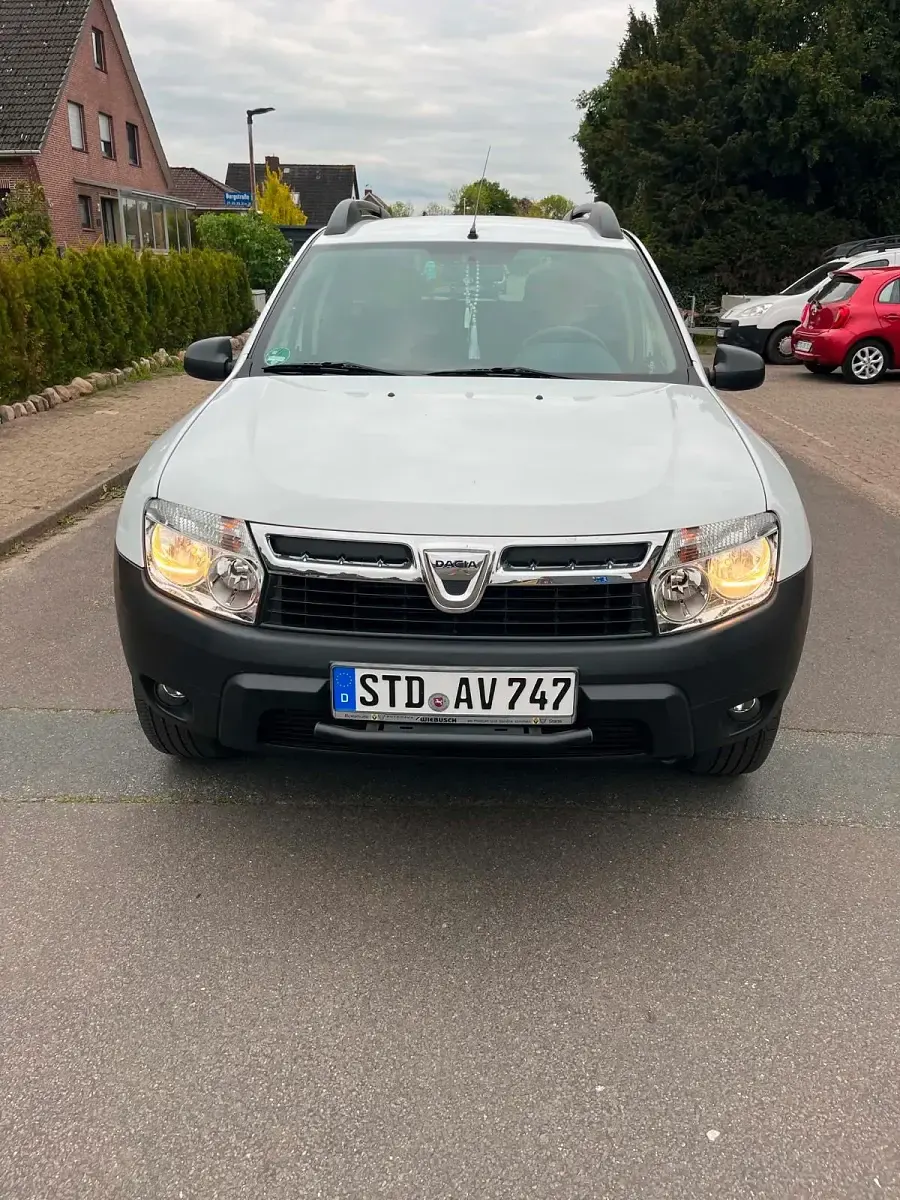 Gebraucht Dacia Duster Lauréate 107 PS (78 kW) 2013 Weiß SUV