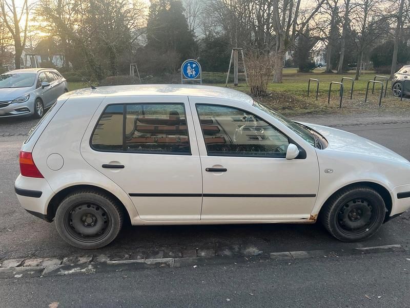 Gebraucht VW Golf IV 75 PS (55 kW) 2001 Weiß Kleinwagen