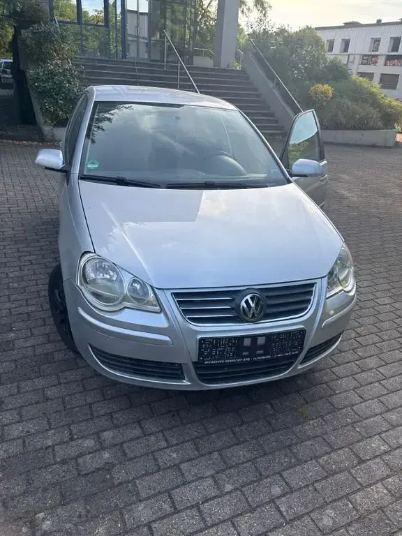 Gebraucht VW Polo Basis 75 PS (55 kW) 2005 Silber Kleinwagen