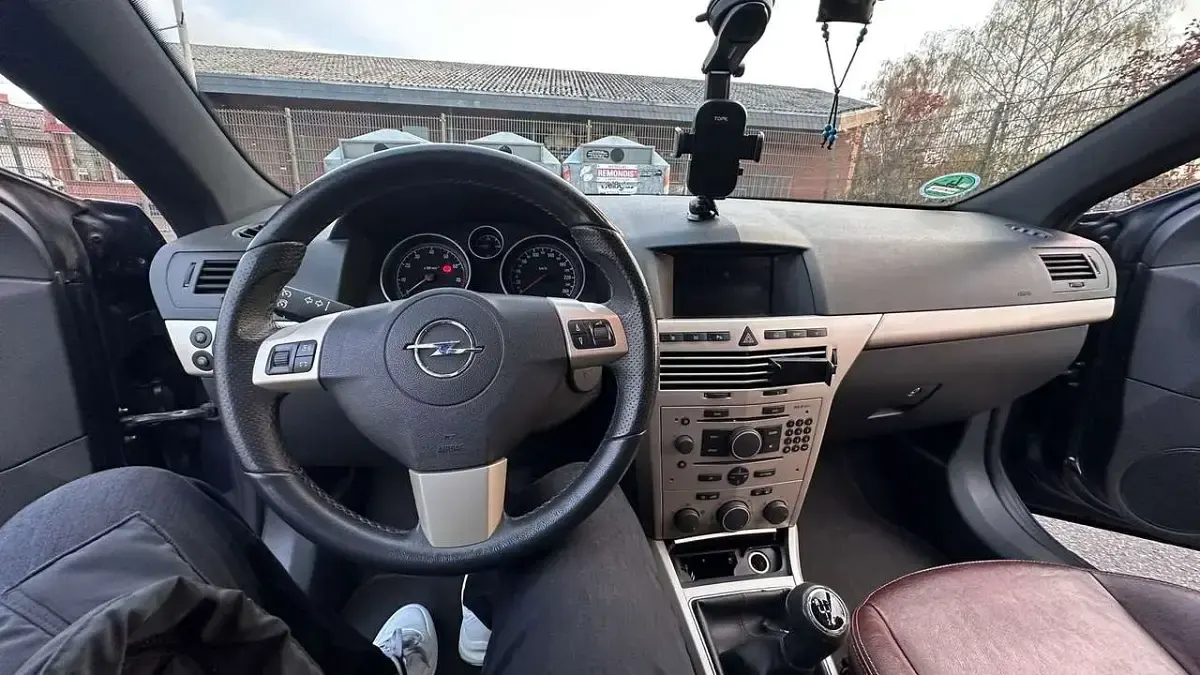 Gebraucht Opel Astra Edition 140 PS (102 kW) 2006 Cabrio