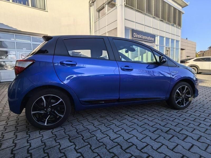 Gebraucht Toyota Yaris Hybrid Style 101 PS (74 kW) 2018 Blau Limousine