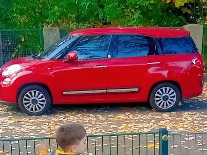 Rot Gebraucht 2016 Fiat 500L Urban Van / Kleinbus | 11.000 € (Fairer Preis) - Bild 1/1