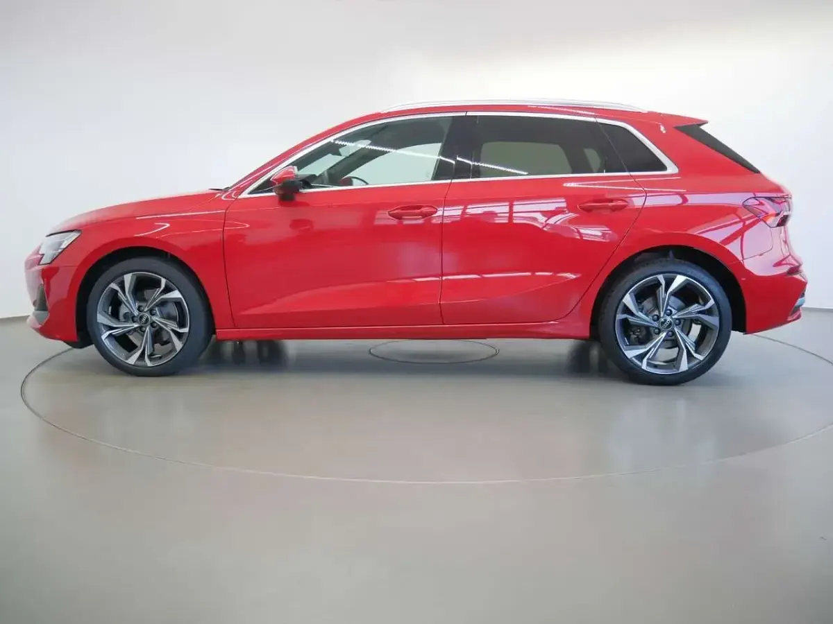 Gebraucht Audi A3 Ambiente 150 PS (110 kW) 2025 Progressivrot metallic Limousine