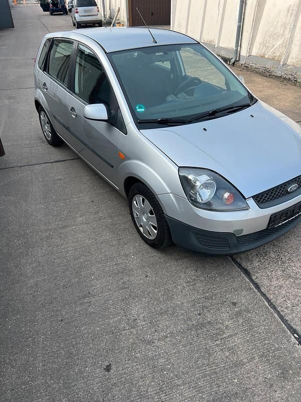 Gebraucht Ford Fiesta 80 PS (58 kW) 2007 Silber Kleinwagen