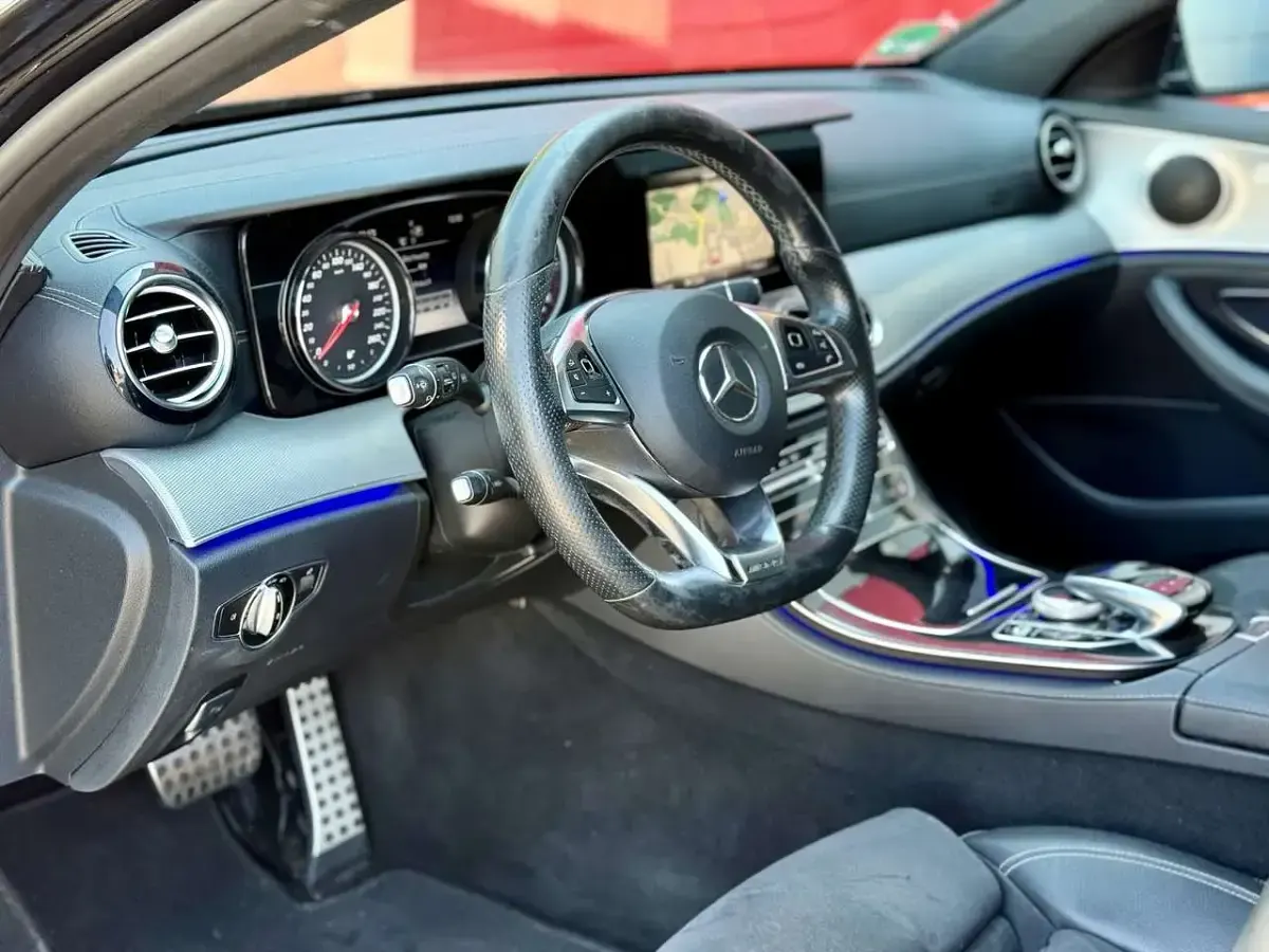 Gebraucht Mercedes E220 AMG 194 PS (142 kW) 2017 Obsidianschwarz  metalliclack Kombi