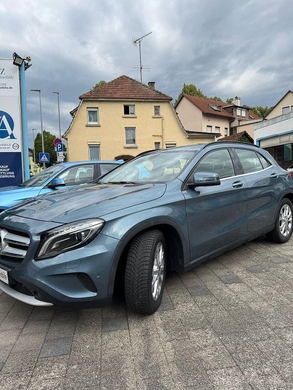 Blau Gebraucht 2014 Mercedes GLA250 SUV | 15.950 € (Fairer Preis) - Bild 1/4