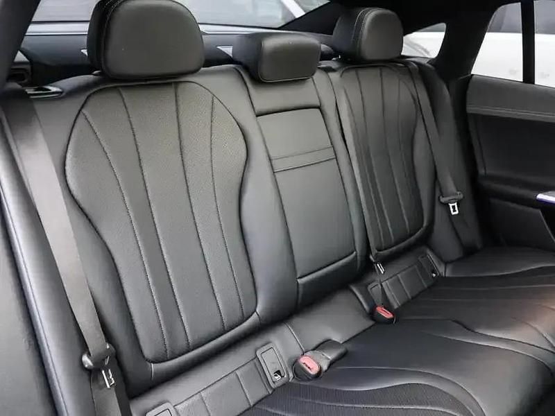 Gebraucht Mercedes EQE300 180 kW (245 PS) 2024 Polarweiß Limousine