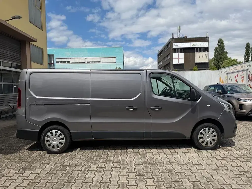 Usata Renault Trafic 120 CV (88 kW) 2019 Grigio Monovolume