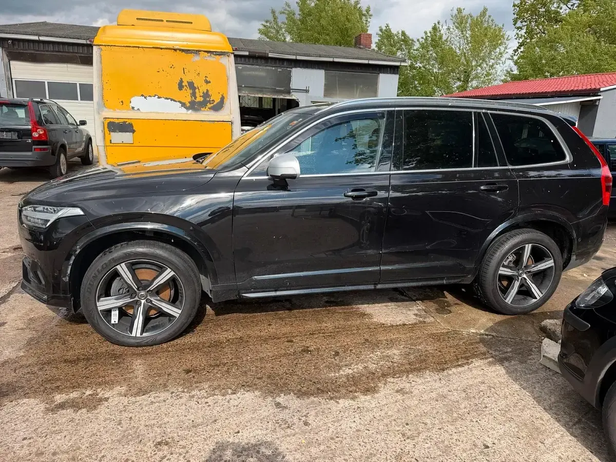 Second-hand Volvo XC90 R-Design 235 CP (172 kW) 2018 Negru SUV