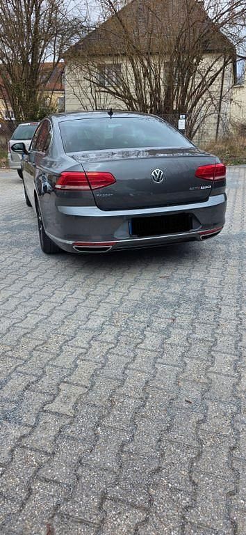 Gebraucht VW Passat Highline 190 PS (139 kW) 2017 Grau Limousine