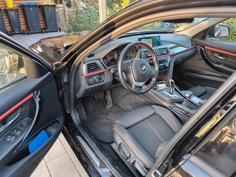 Gebraucht BMW 320 Sport Line 190 PS (139 kW) 2019 Schwarz Kombi