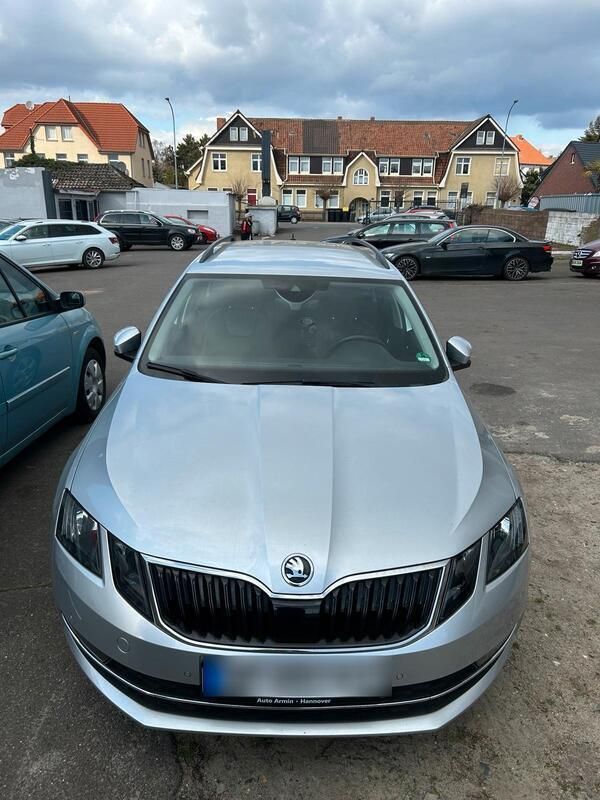 Silber Gebraucht 2017 Skoda Octavia Style Kombi | 10.400 € (Guter Preis) - Bild 1/4