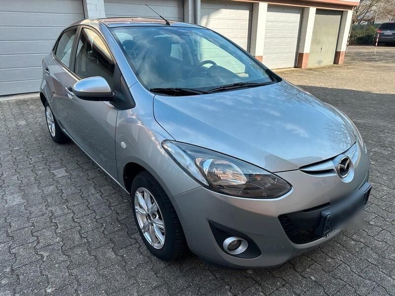 Grau Gebraucht 2011 Mazda 2 Kleinwagen | 2.990 € (Guter Preis) - Bild 1/4