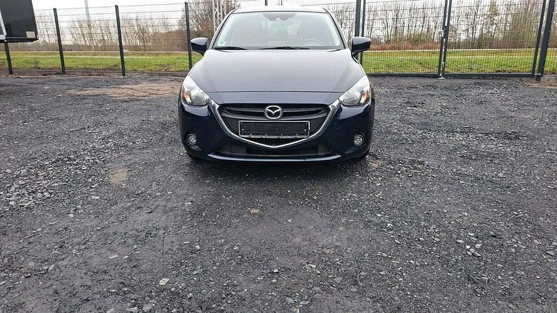 Blau Gebraucht 2016 Mazda 2 Exclusive-Line Kleinwagen | 5.650 € (Superpreis) - Bild 1/4