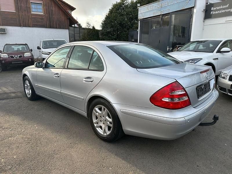 Gebraucht Mercedes E200 Elegance 122 PS (89 kW) 2005 Silber Limousine