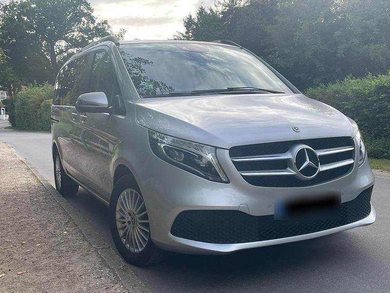 Gebraucht Mercedes V220 163 PS (119 kW) 2019 Silber Van / Kleinbus