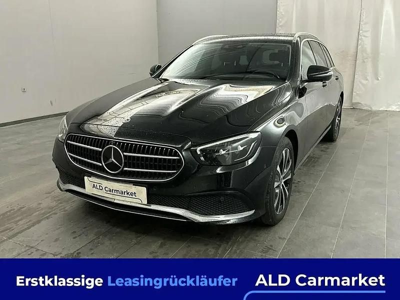Schwarz Gebraucht 2021 Mercedes E300 Avantgarde Kombi | 26.980 € (Fairer Preis) - Bild 1/4